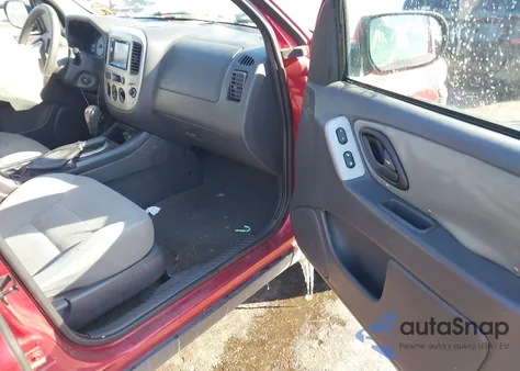 2005 Ford Escape Xlt z USA, uszkodzony, nr VIN 1FMCU93175KC21838